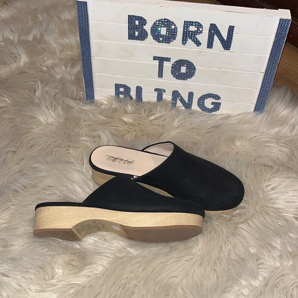 Aerie slides size 8 black very comfy like new - Picture 1 of 8